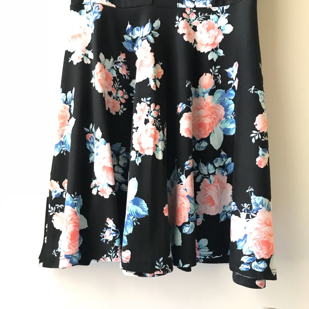 Audrey 3+1 fit & flare floral dress w/ mesh back - Picture 5 of 6
